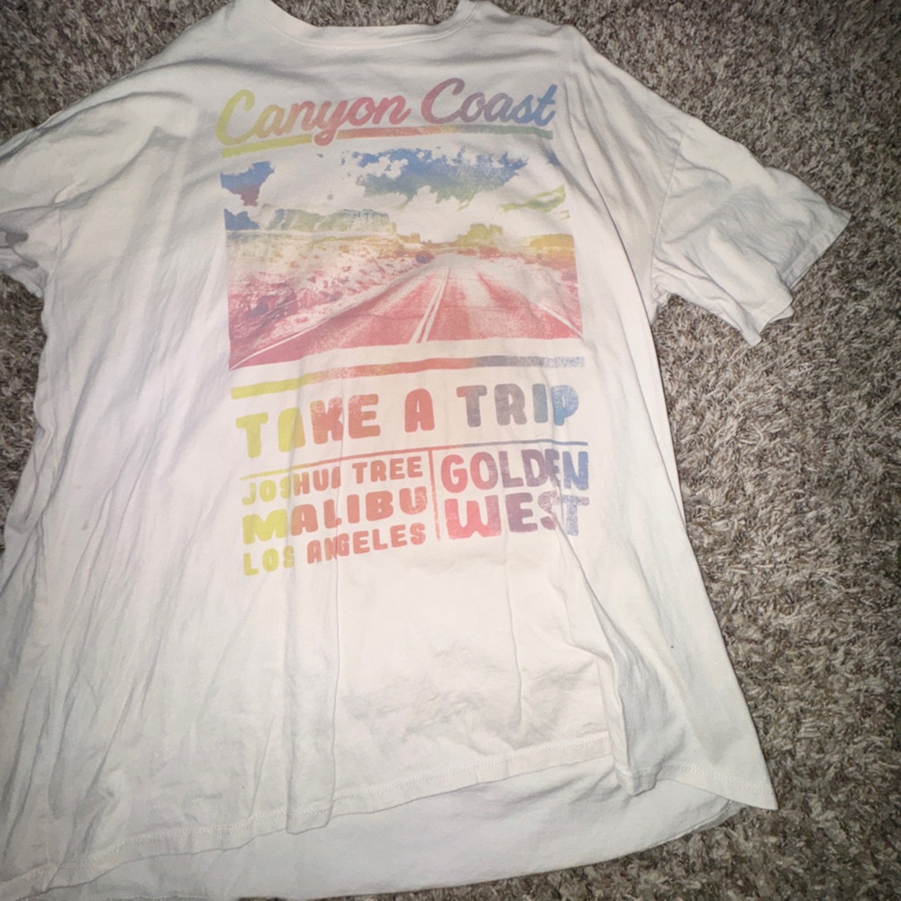 Wild Fable graphic tee
Women’s size S